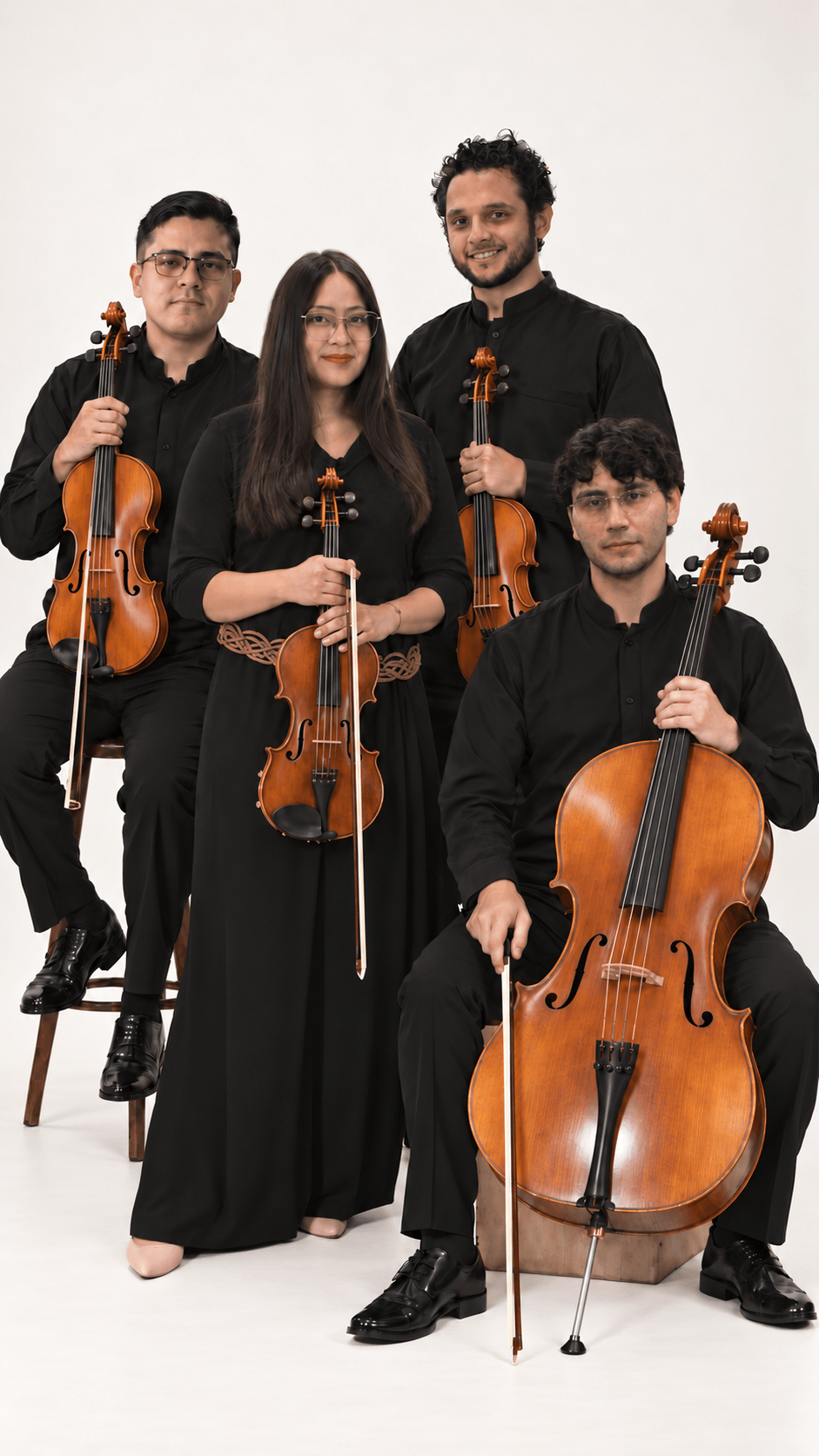 Los cuatro integrantes del Cuarteto Fratres en una foto de estudio con fondo blanco